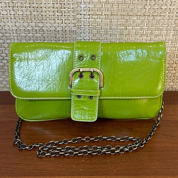 🌟3xHP🌟Bright Spring Green Faux Leather Convertible Clutch On Chain by Shiraleah - Picture 3 of 14